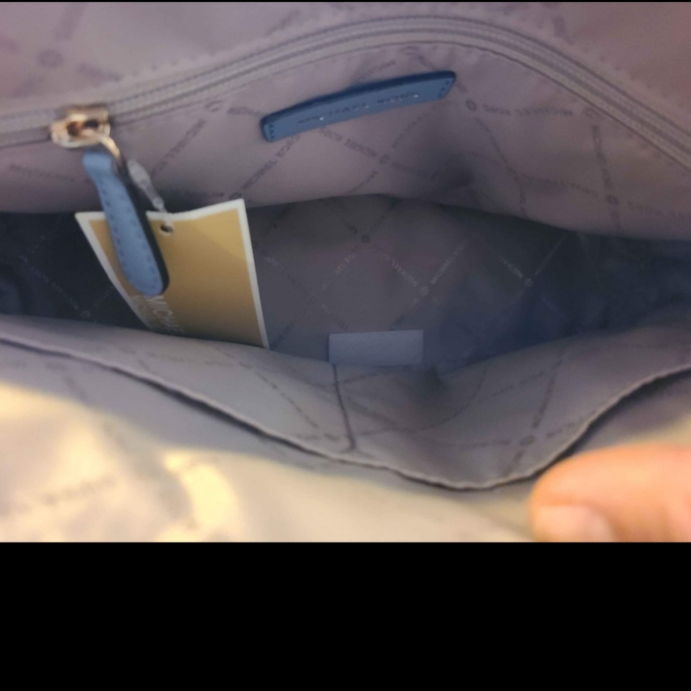 Purse - Picture 2 of 4